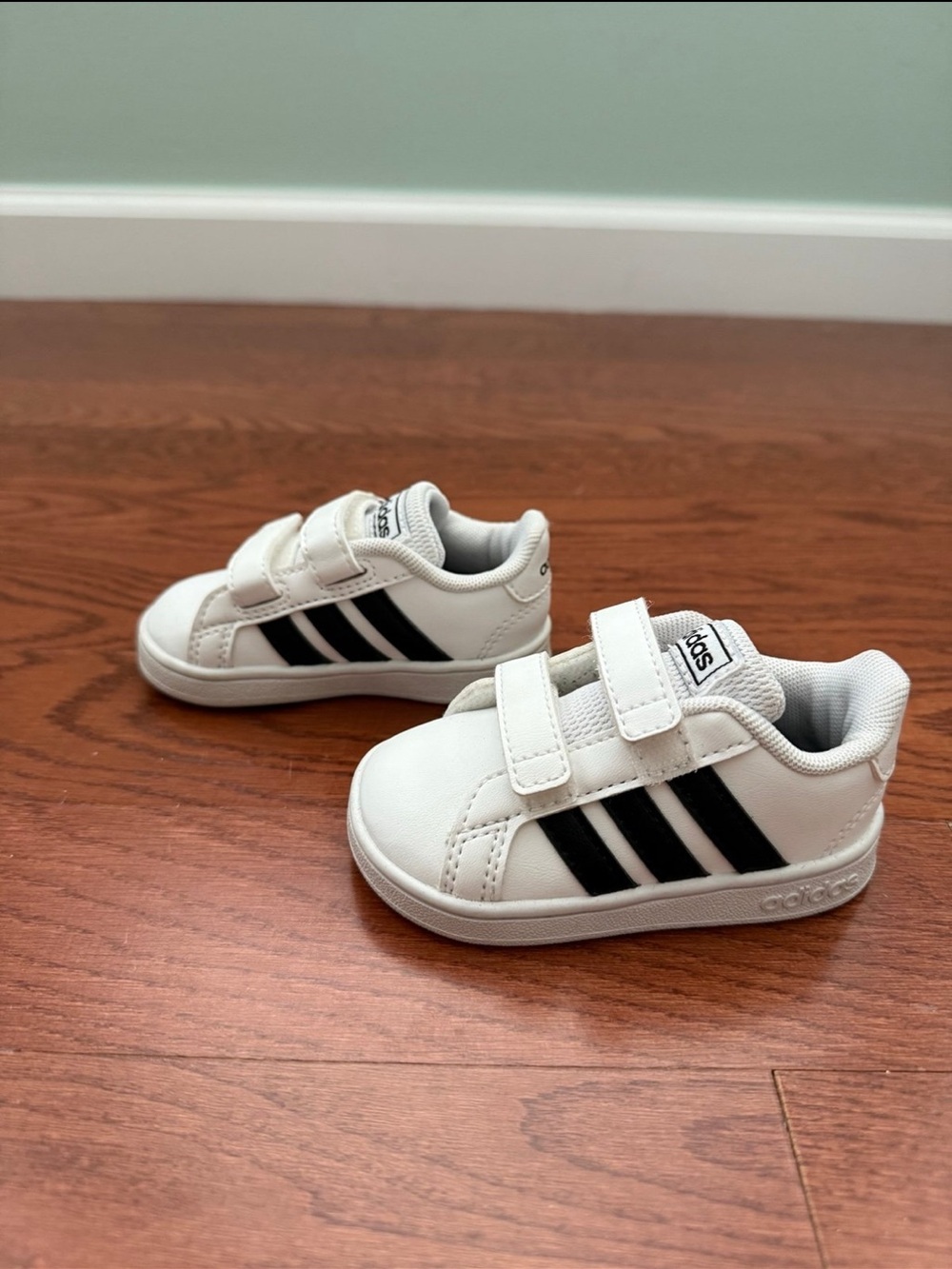 NWOT Kids Adidas Grand Court Sneakers Size 4K Shoes